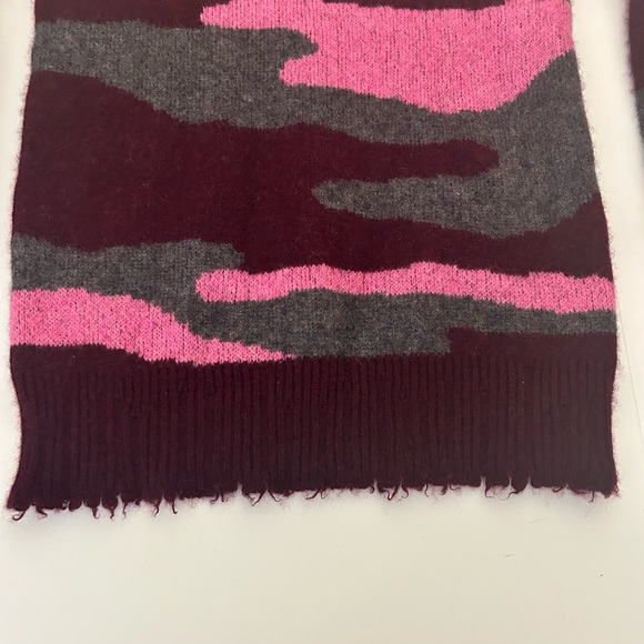 Aqua Cashmere distressed long sleeve camo print gray pink wine color size xsmall - Picture 6 of 8